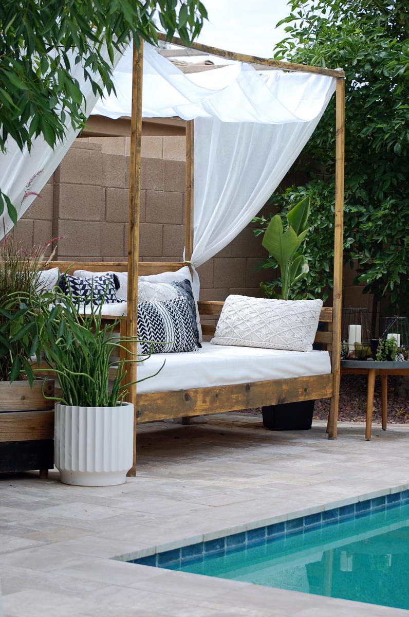 DIY Outdoor Daybed | Ana White